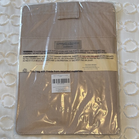 Elegant Cream Laptop Case - Picture 3 of 3